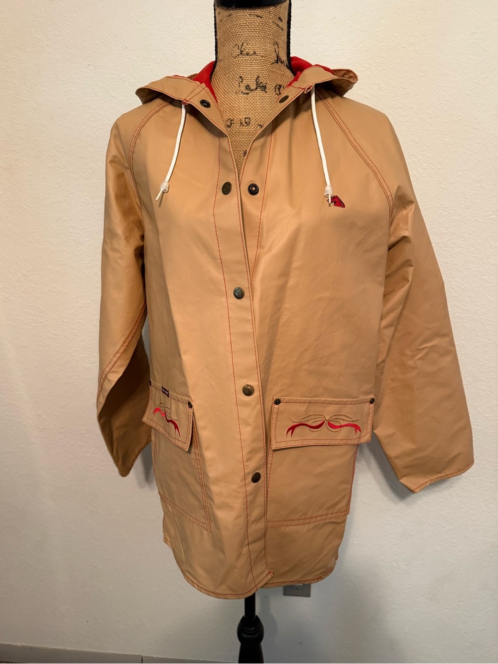 VTG 80s Jordache Flawless Tan Vinyl Hooded Rain Slicker Jacket Red Accent medium
